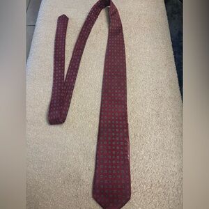 Elegant Red Patterned Men's Tie